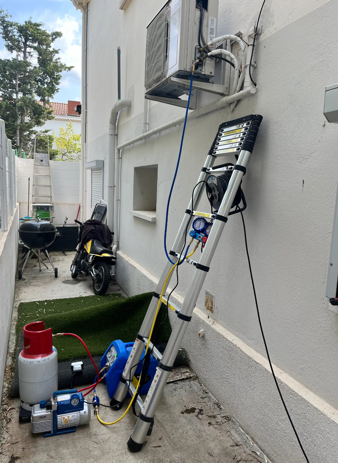 À quelle fréquence doit-on entretenir sa climatisation ? Une à deux fois par an en fonction de l utilisation. Marseille Clim intervention rapidement avec des tarifs raisonnables !